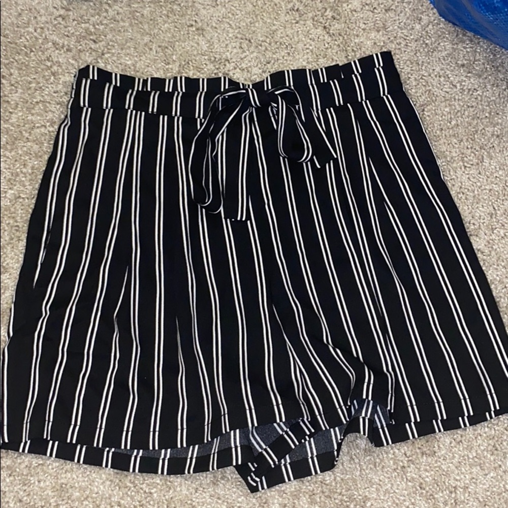 Striped crepe shorts